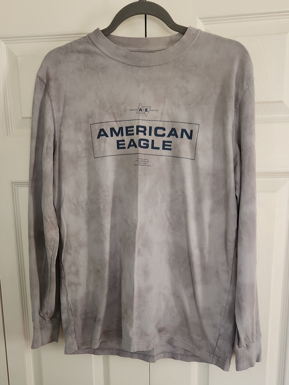 American Eagle Outfitters Men’s Light Gray Tie-Dye Crewneck with Navy Logo